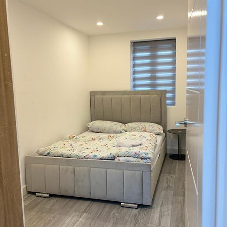 Newly Build 2Br Property With Free Parking High Wycombe Eksteriør bilde